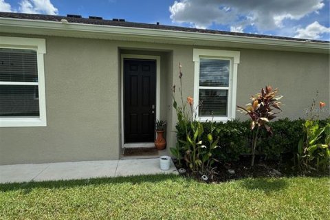 Villa ou maison à louer à Wesley Chapel, Floride: 3 chambres, 145.39 m2 № 2399384 - photo 4
