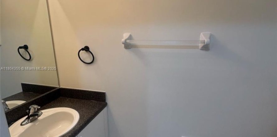 Таунхаус в Уэст-Палм-Бич, Флорида 2 спальни, 128.48м2 № 1957746