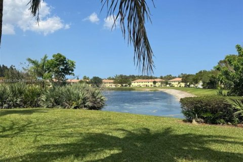 Купить таунхаус в Уэст-Палм-Бич, Флорида 2 спальни, 128.48м2, № 1957746 - фото 12