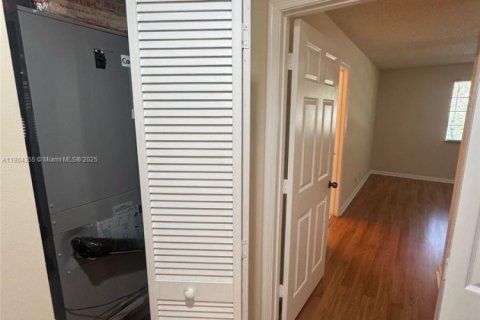 Купить таунхаус в Уэст-Палм-Бич, Флорида 2 спальни, 128.48м2, № 1957746 - фото 16