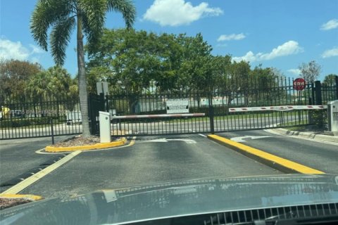 Купить таунхаус в Уэст-Палм-Бич, Флорида 2 спальни, 128.48м2, № 1957746 - фото 30