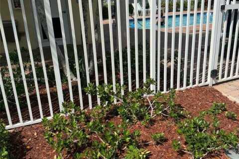 Купить таунхаус в Уэст-Палм-Бич, Флорида 2 спальни, 128.48м2, № 1957746 - фото 15