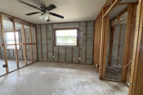 House in Saint Petersburg, Florida 3 bedrooms, 139.35 sq.m. № 1513988 - photo 9