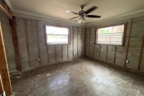 House in Saint Petersburg, Florida 3 bedrooms, 139.35 sq.m. № 1513988 - photo 13