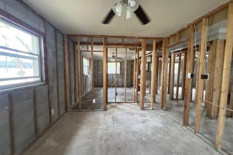 House in Saint Petersburg, Florida 3 bedrooms, 139.35 sq.m. № 1513988 - photo 12