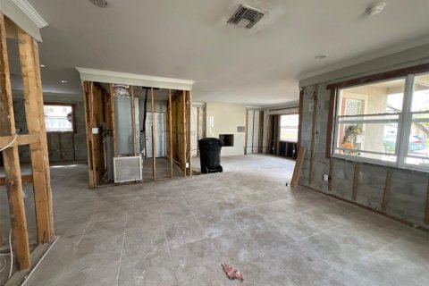 House in Saint Petersburg, Florida 3 bedrooms, 139.35 sq.m. № 1513988 - photo 7