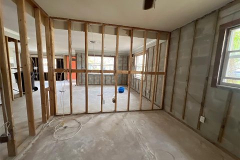 House in Saint Petersburg, Florida 3 bedrooms, 139.35 sq.m. № 1513988 - photo 10