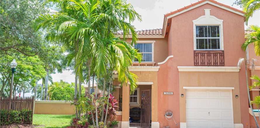 Таунхаус в Майами, Флорида 3 спальни, 141.03м2 № 1984275