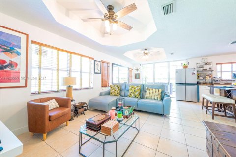 Купить таунхаус в Майами, Флорида 3 спальни, 141.03м2, № 1984275 - фото 2