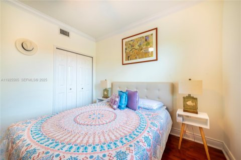 Купить таунхаус в Майами, Флорида 3 спальни, 141.03м2, № 1984275 - фото 16