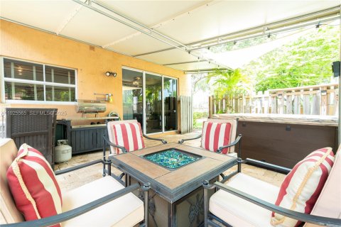 Купить таунхаус в Майами, Флорида 3 спальни, 141.03м2, № 1984275 - фото 20