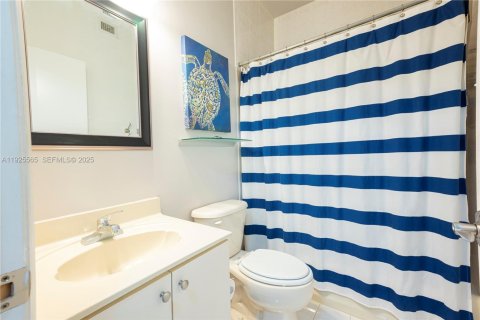 Купить таунхаус в Майами, Флорида 3 спальни, 141.03м2, № 1984275 - фото 17