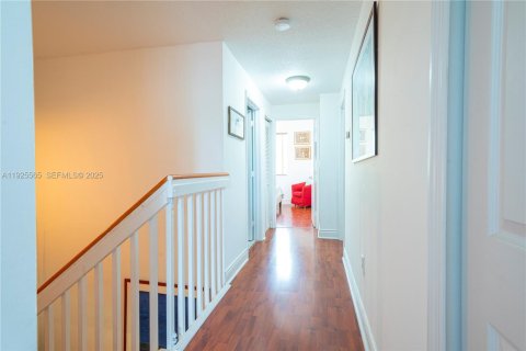 Купить таунхаус в Майами, Флорида 3 спальни, 141.03м2, № 1984275 - фото 7