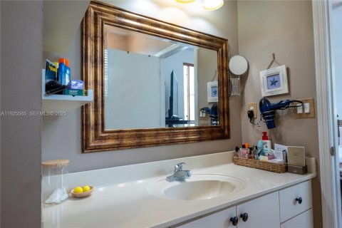 Купить таунхаус в Майами, Флорида 3 спальни, 141.03м2, № 1984275 - фото 11