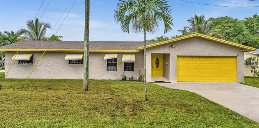 Casa en Hallandale Beach, Florida 3 dormitorios, 163.79 m2 № 1930026