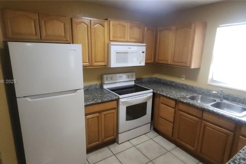 Condo in Lauderhill, Florida, 2 bedrooms  № 1890899 - photo 7