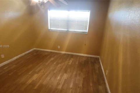 Condo in Lauderhill, Florida, 2 bedrooms  № 1890899 - photo 11