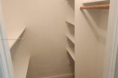 Condo in Lauderhill, Florida, 2 bedrooms  № 1890899 - photo 15