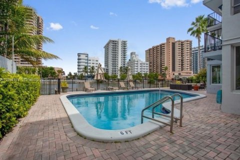 Condominio en venta en Miami Beach, Florida, 2 dormitorios, 120.77 m2 № 2050853 - foto 14
