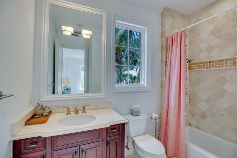 House in Vero Beach, Florida 6 bedrooms, 972.04 sq.m. № 586980 - photo 1