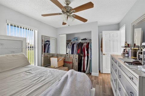 Casa en alquiler en Royal Palm Beach, Florida, 3 dormitorios, 168.34 m2 № 1953582 - foto 17