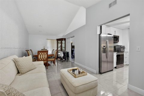 Casa en alquiler en Royal Palm Beach, Florida, 3 dormitorios, 168.34 m2 № 1953582 - foto 24