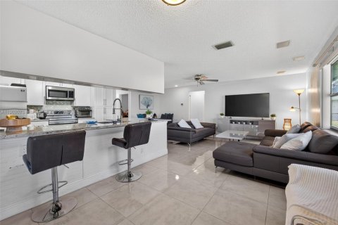 Casa en alquiler en Royal Palm Beach, Florida, 3 dormitorios, 168.34 m2 № 1953582 - foto 9