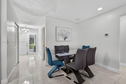 Casa en alquiler en Royal Palm Beach, Florida, 3 dormitorios, 168.34 m2 № 1953582 - foto 7