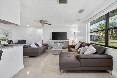 Casa en alquiler en Royal Palm Beach, Florida, 3 dormitorios, 168.34 m2 № 1953582 - foto 8