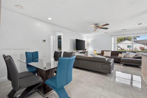 Casa en alquiler en Royal Palm Beach, Florida, 3 dormitorios, 168.34 m2 № 1953582 - foto 6