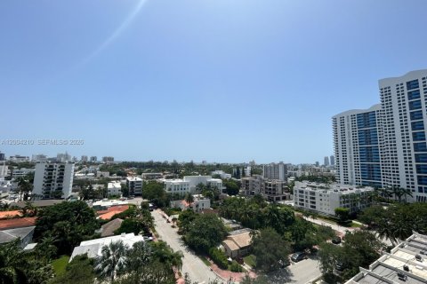 Condo in Miami Beach, Florida  № 2068418 - photo 14