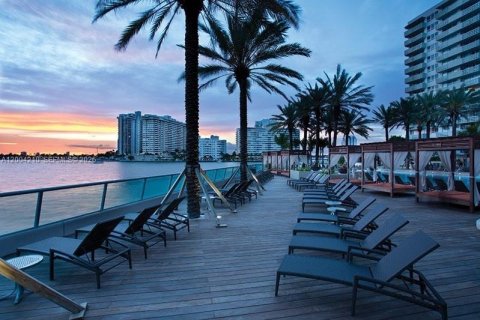Condo in Miami Beach, Florida  № 2068418 - photo 6