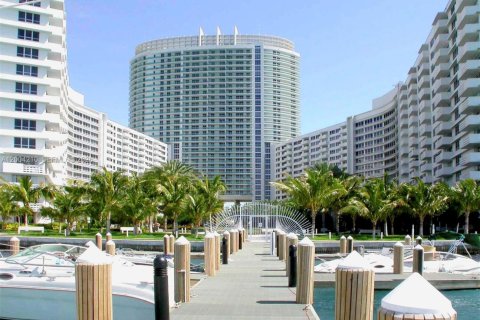 Condo in Miami Beach, Florida  № 2068418 - photo 5