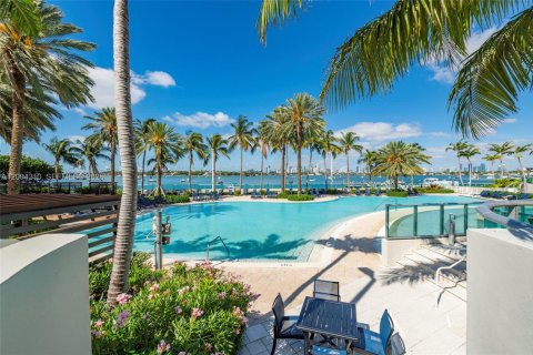 Condo in Miami Beach, Florida  № 2068418 - photo 9