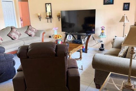 Casa en venta en Poinciana, Florida, 3 dormitorios, 133.31 m2 № 2386438 - foto 4