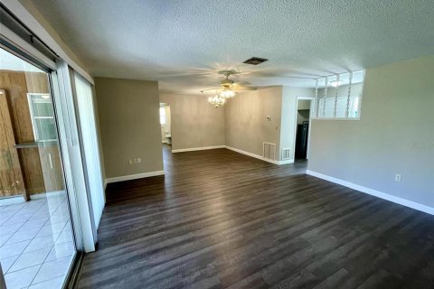Villa ou maison à louer à Sarasota, Floride: 3 chambres, 123.75 m2 № 2381184 - photo 5