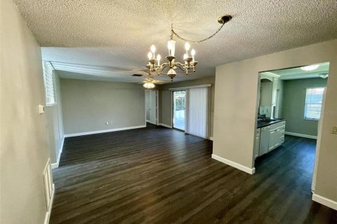 Villa ou maison à louer à Sarasota, Floride: 3 chambres, 123.75 m2 № 2381184 - photo 2