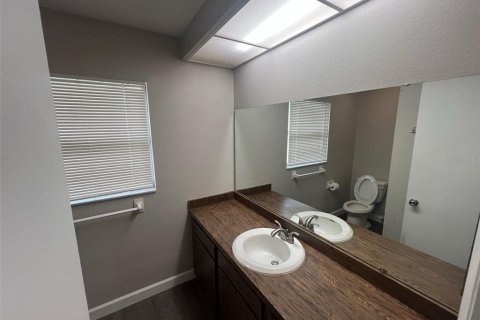 Villa ou maison à louer à Sarasota, Floride: 3 chambres, 123.75 m2 № 2381184 - photo 13