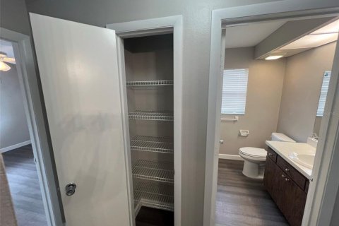 Villa ou maison à louer à Sarasota, Floride: 3 chambres, 123.75 m2 № 2381184 - photo 21