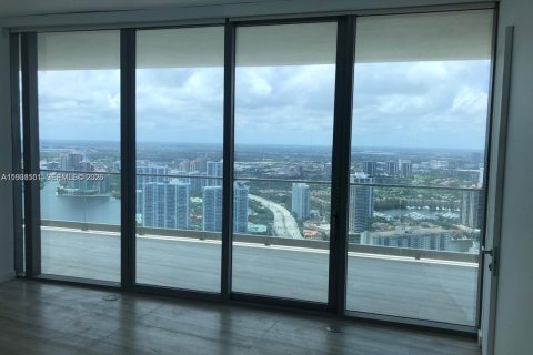 Condo in Sunny Isles Beach, Florida, 2 bedrooms  № 1996146 - photo 10