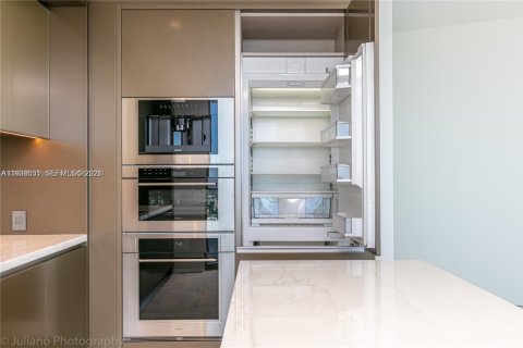 Condo in Sunny Isles Beach, Florida, 2 bedrooms  № 1996146 - photo 15