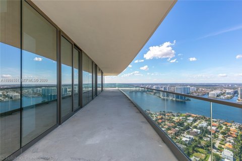 Condo in Sunny Isles Beach, Florida, 2 bedrooms  № 1996146 - photo 2