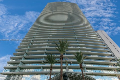 Condo in Sunny Isles Beach, Florida, 2 bedrooms  № 1996146