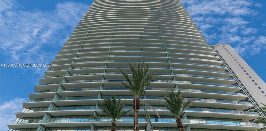 Condo in Sunny Isles Beach, Florida, 2 bedrooms  № 1996146