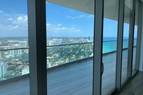 Condo in Sunny Isles Beach, Florida, 2 bedrooms  № 1996146 - photo 9