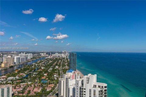 Condo in Sunny Isles Beach, Florida, 2 bedrooms  № 1996146 - photo 4