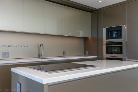 Condo in Sunny Isles Beach, Florida, 2 bedrooms  № 1996146 - photo 13