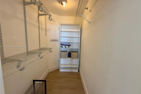 Condo in Miami, Florida, 2 bedrooms  № 1882375 - photo 10