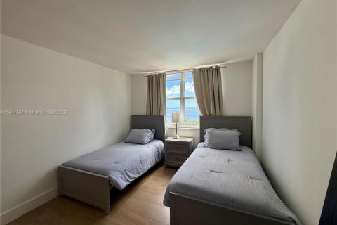 Condo in Miami, Florida, 2 bedrooms  № 1882375 - photo 12