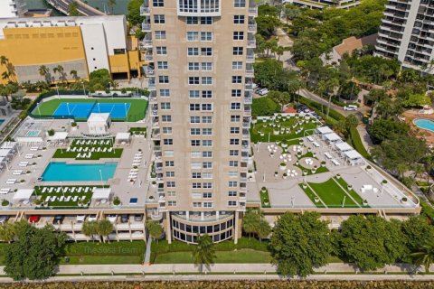 Condo in Miami, Florida, 2 bedrooms  № 1882375 - photo 17